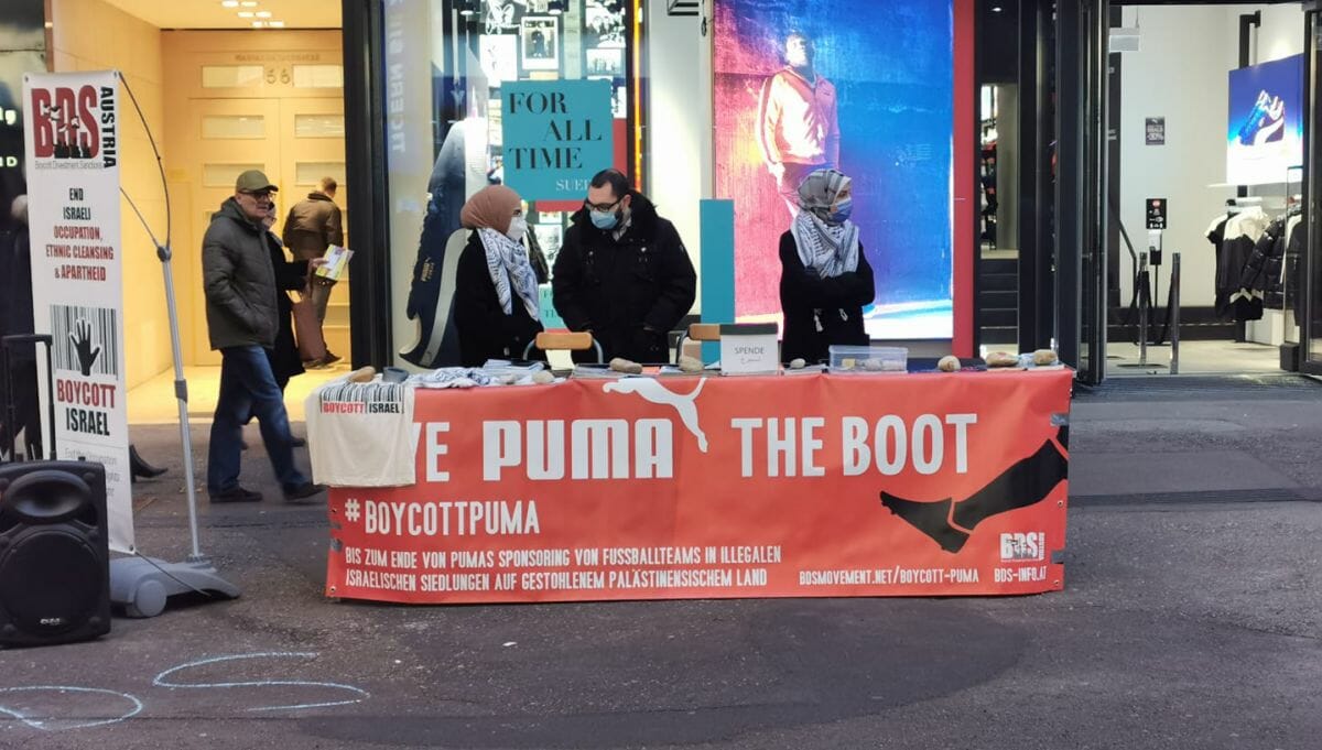 Aktion der Iraelboykottbewegung BDS auf der Wiener Mariahilferstraße