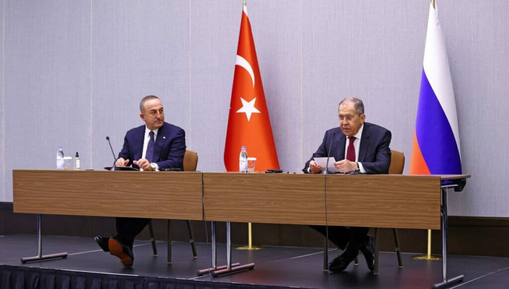 Just während eines Treffens beider Außenminister stockte Russland seine Truppen gegenüber der Türkei in Nordsyrien auf