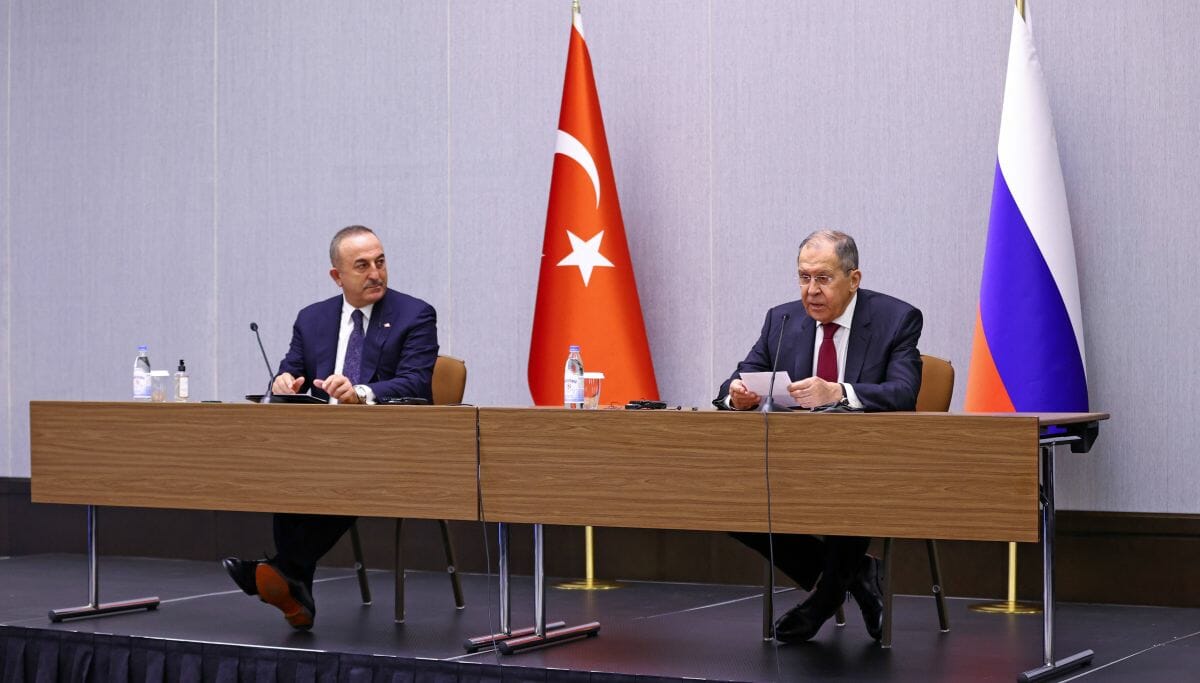 Just während eines Treffens beider Außenminister stockte Russland seine Truppen gegenüber der Türkei in Nordsyrien auf