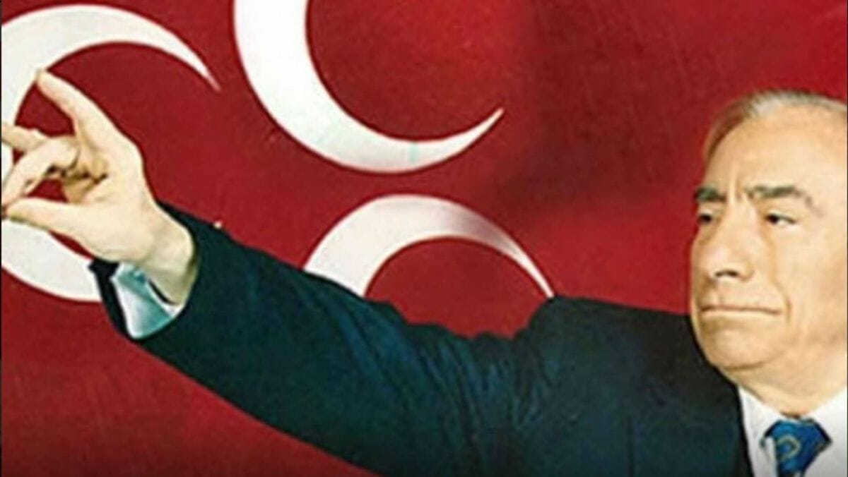 Der Hitlerbewunderer und Gründer der Grauen Wölfe, Alparslan Türkes