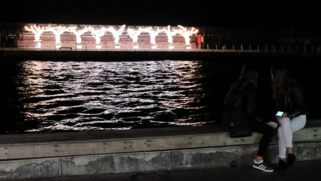 Hanukkah-Lichtinstallation im Hafen von Tel Aviv