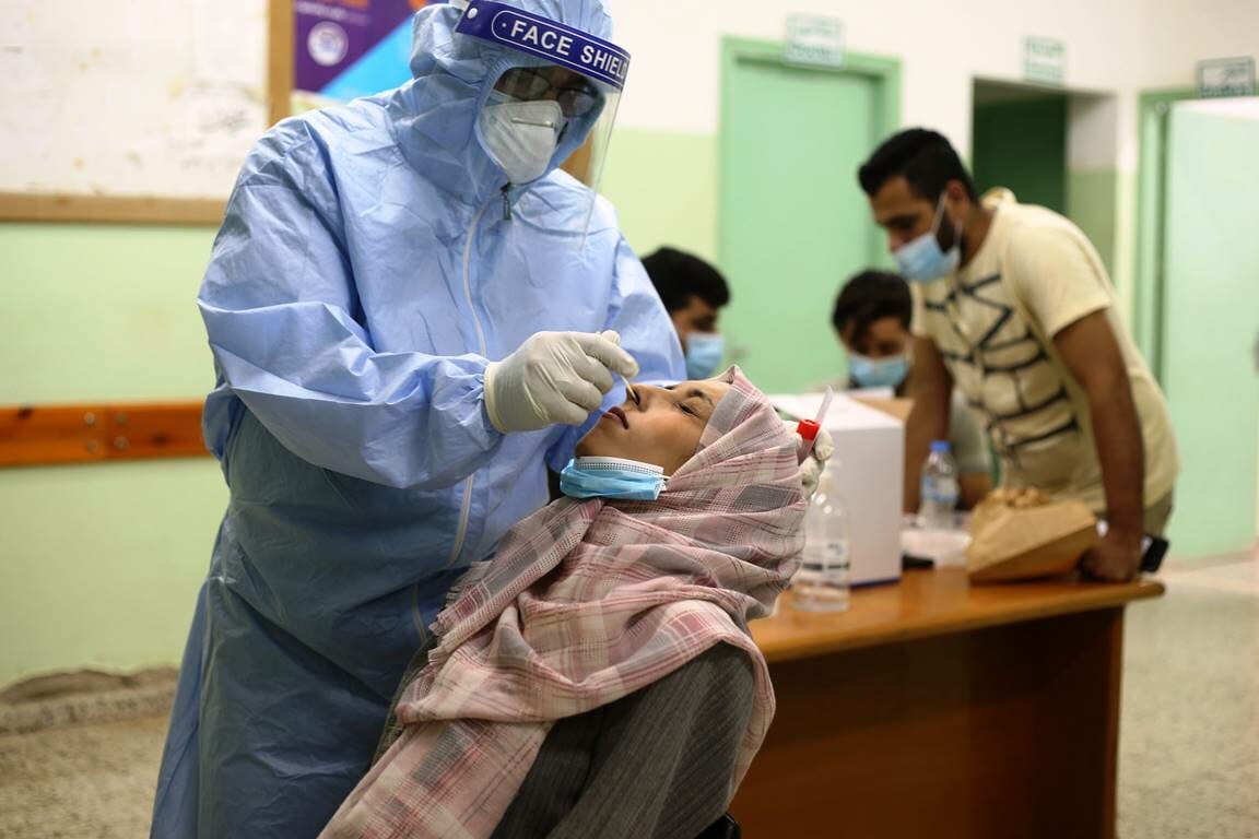 Corona-Test im Gazastreifen. Die Berichterstattung des Standard über Impfungen für Palästinenser besteht neuderding aus Gerüchten über fiktives israelisches Handeln. (© imago images/Xinhua)