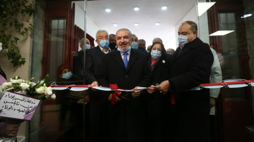 Der palästinensiche Ministerpräsident Muhammad Shtayeh eröffnet eine Corona-Spital in Nablus