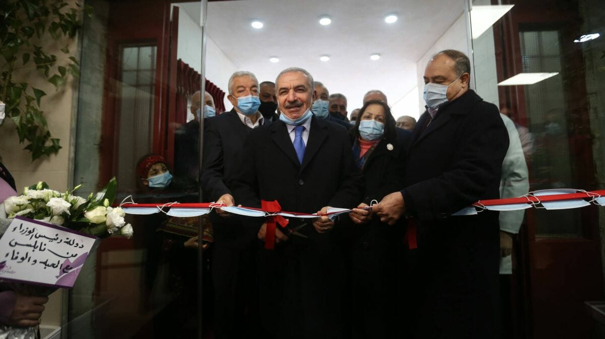 Der palästinensiche Ministerpräsident Muhammad Shtayeh eröffnet eine Corona-Spital in Nablus