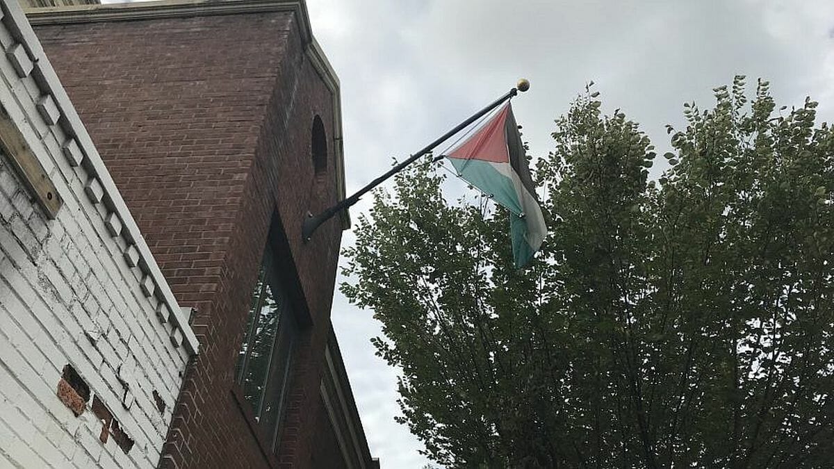 Flagge der Palästinensischen Autonomiebehörde an der PLO-Mission in Washington