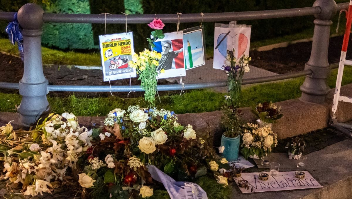 Gedenken an den wegen Mohammed-Karikaturen ermordeten Lehrer Samuel Paty