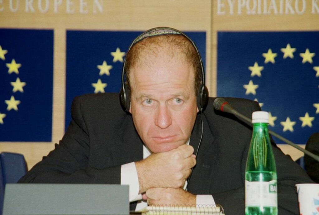 Im Jahr 2000 war Avraham Burg als damaliger Knessetpräsident in Brüssel zu Gast; heute gibt er bevorzugt den jüdischen Israelkritiker. (© imago images/Becker&Bredel)