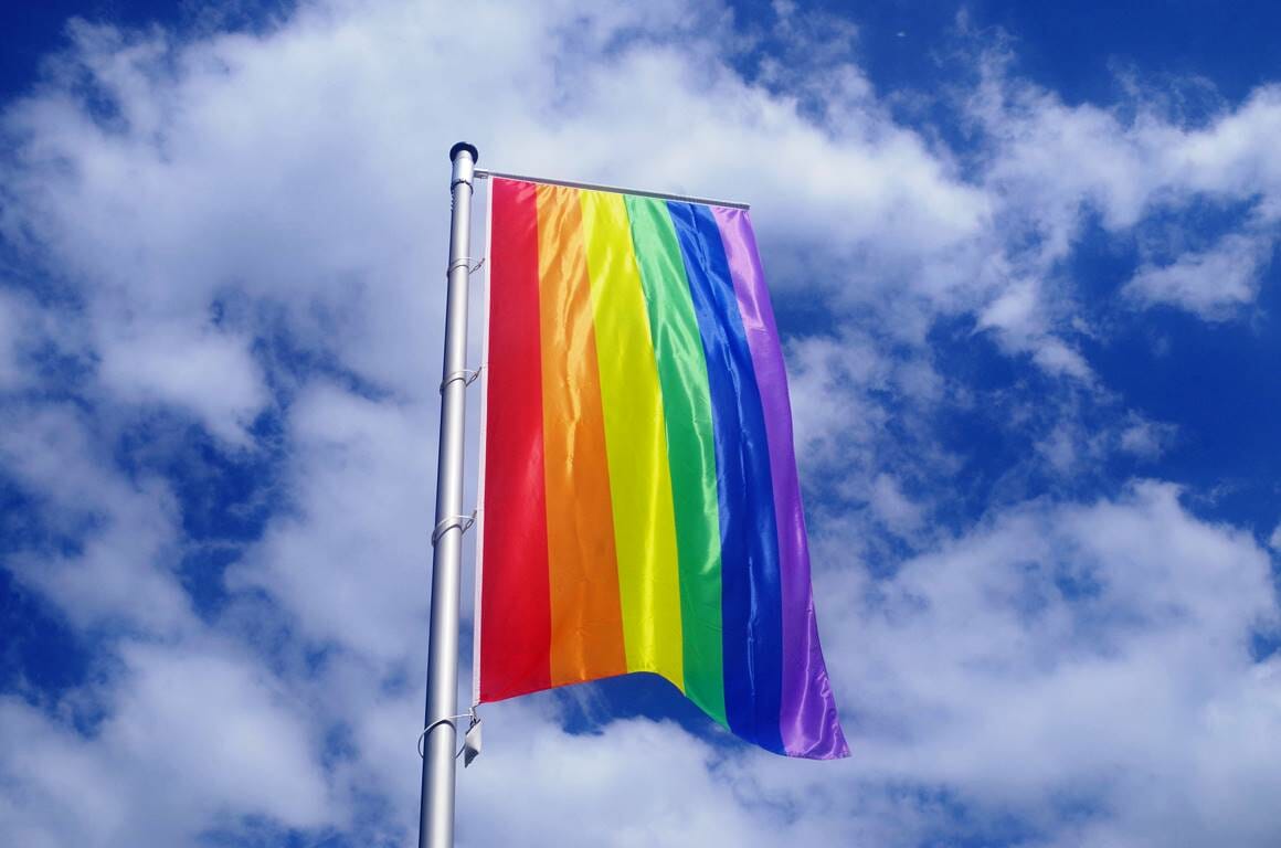 Ein UN-Bericht geht auch auf die Verfolgung von lesbischen, schwulen, bi- und transsexuellen Menschen im Iran ein. (© imago images/Markus Tischler)