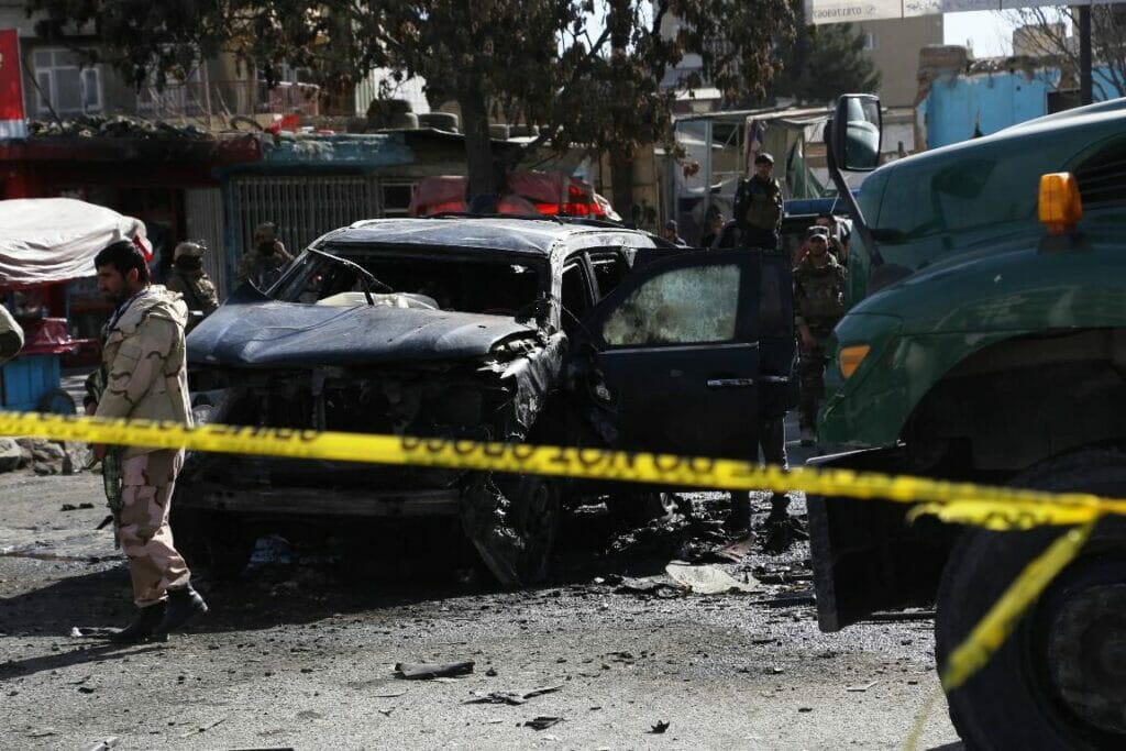 Schauplatz eines Bombenanschlags in Kabul. Die Taliban setzen verstärkt auf Terror gegen Afghanen. (© imago images/Xinhua)