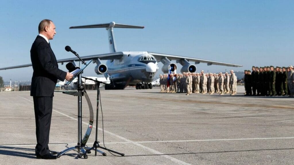 Präsident Putin zu Besuch auf dem russischen Luftwaffenstützpunkt Khmeimim in Syrien