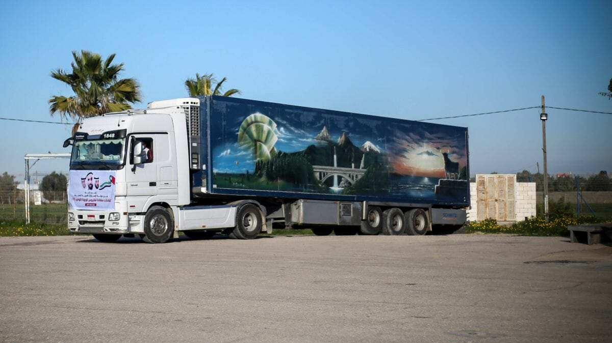 LKW mit Corona-Impftsoffen aus den VAE trifft im Gazastreifen ein