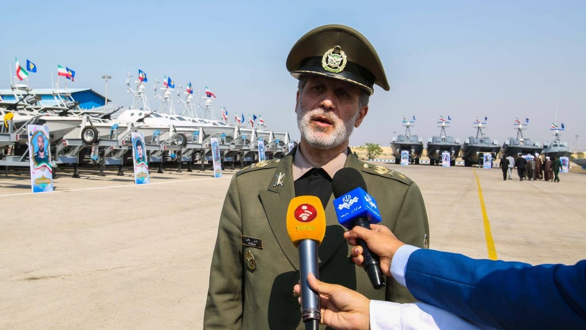 Irans Verteidigungsminister Amir Hatami bei der Einweihung von Hochgeschwindigkeitsbooten für die Revolutionsgarden