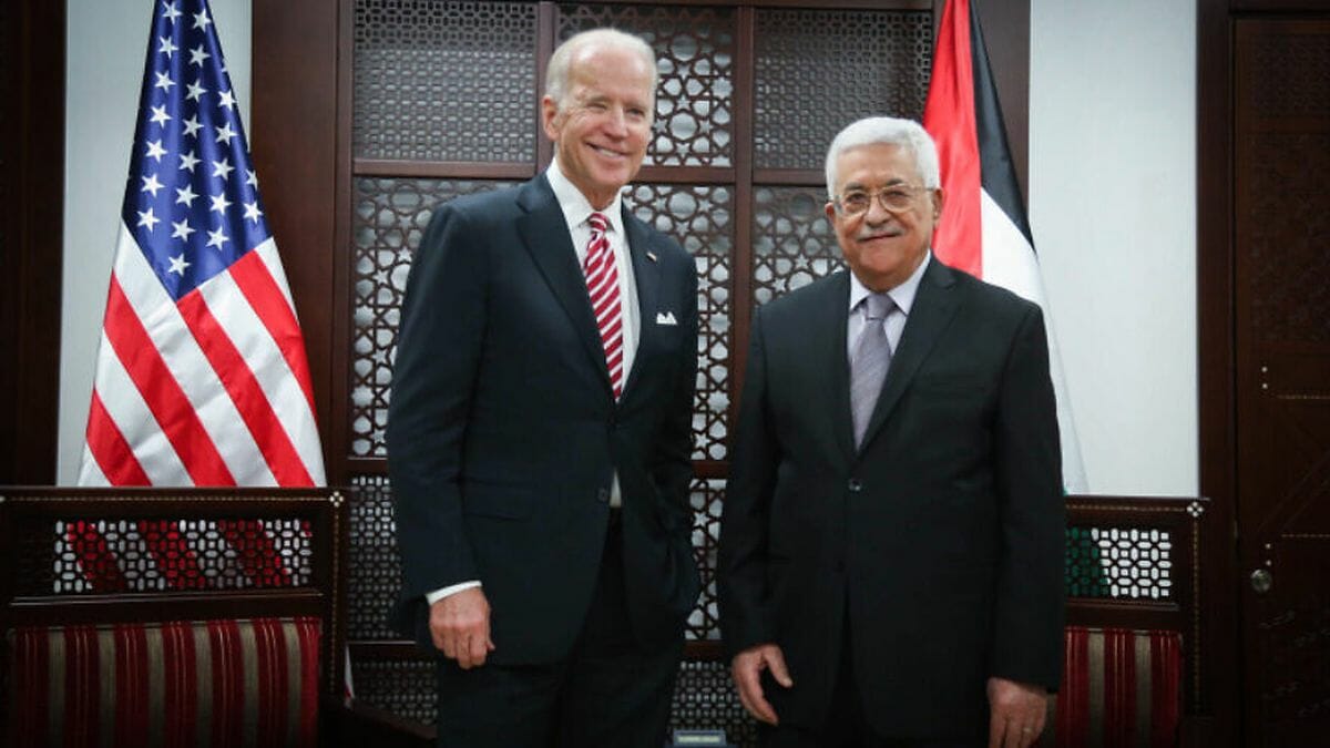 Joe Biden und der Präsident der Palästinensischen Autonomiebehörde Mahmud Abbas