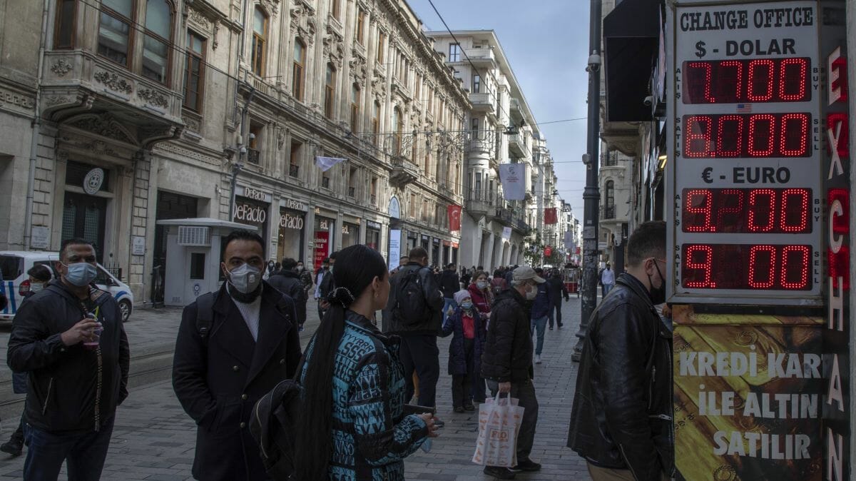 Die türkische Lira stürzte fast auf den historischen Tiefststand ab