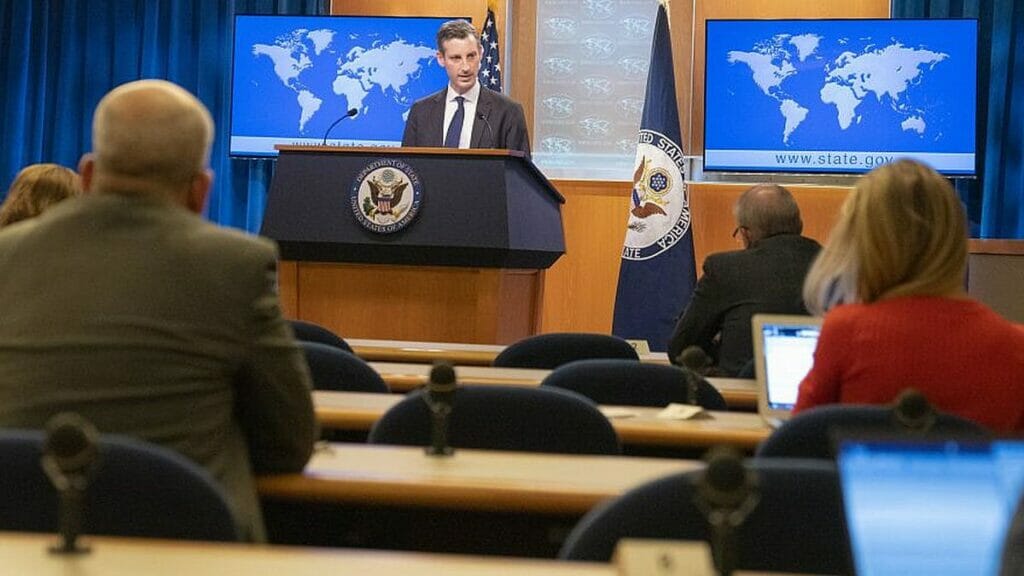 Der Sprecher des US-Außenministeriums Ned Price bei der täglichen Pressekonferenz