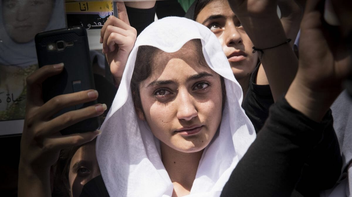 Jesidin bei Gedenkrede zum Jahrestag des Völkermords durch den Islamischen Staat