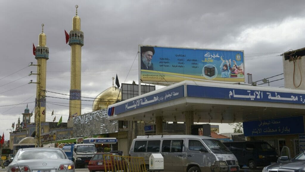 die Hisbollah im Libanon betreibt Tankstellen, Bekleidungsgschäfte, Supermarktketten