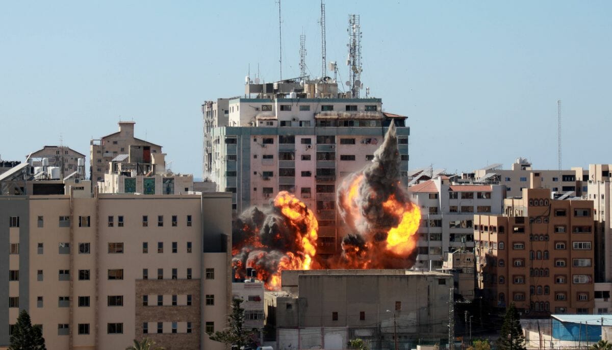 Luftschlag gegen den den als Hamas-Geheimdienstbüro genutzen Medientower in Gaza