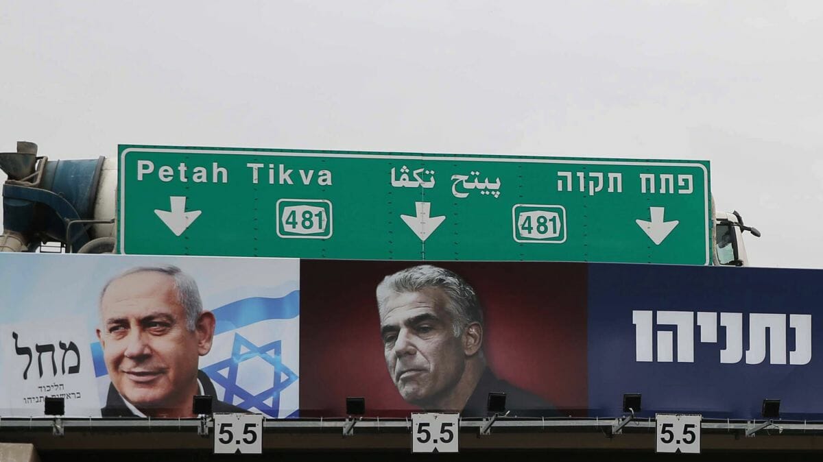 Sowohl Netanjahu (li.) als auch Lapid (re.) sind auf Naftali Bennet angewiesen
