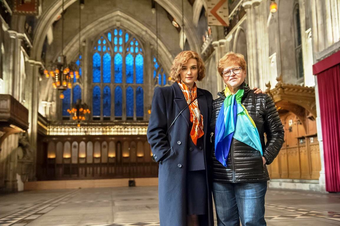 Im Film „Verleugnung“, die ihren Prozess gegen den Holocaust-Leugner David Irving erzählt, wurde Deborah Lipstadt (re.) von Rachel Weisz (li.) gespielt. (© imago images/Cinema Publishers Collection)