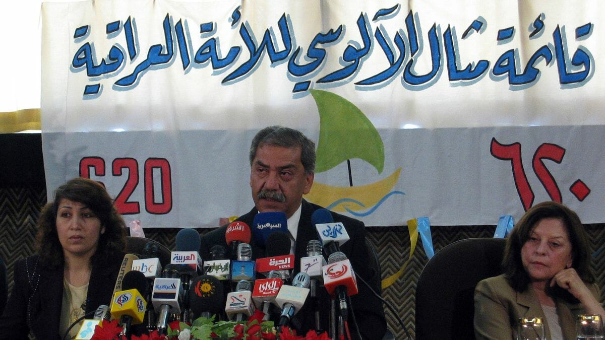 Der Vorsitzende der Demokratischen Partei der irakischen Nation, Mithal al-Alusi, bei einer Pressekonferenz 2005