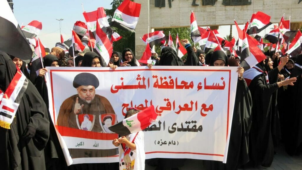 Anhängerinnen von muqtada al-Sadr bei einer Anti-Korruptions-Demonstration in Bagdad