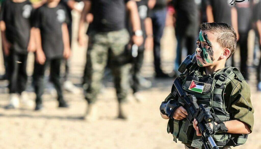In ihren Sommercamps züchtet die Hamas Kindersoldaten heran