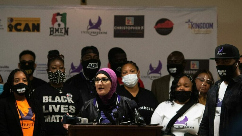 Retweete antisemistisches Posting: Linda Sarsour (mi.)