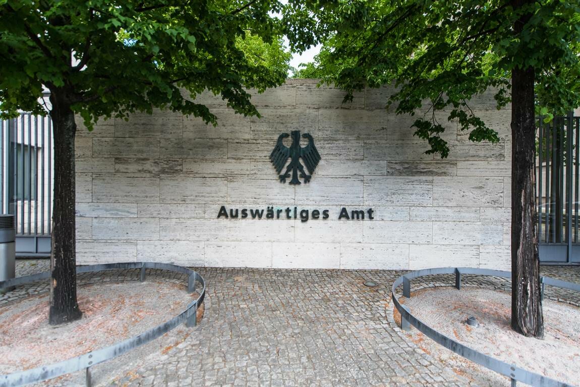 Das Auswärtige Amt bestätigt: Auch der deutsche Botschafter war bei der Amtseinführung von Ebrahim Raisi im Iran zu Gast. (© imago images/Christian Spicker)