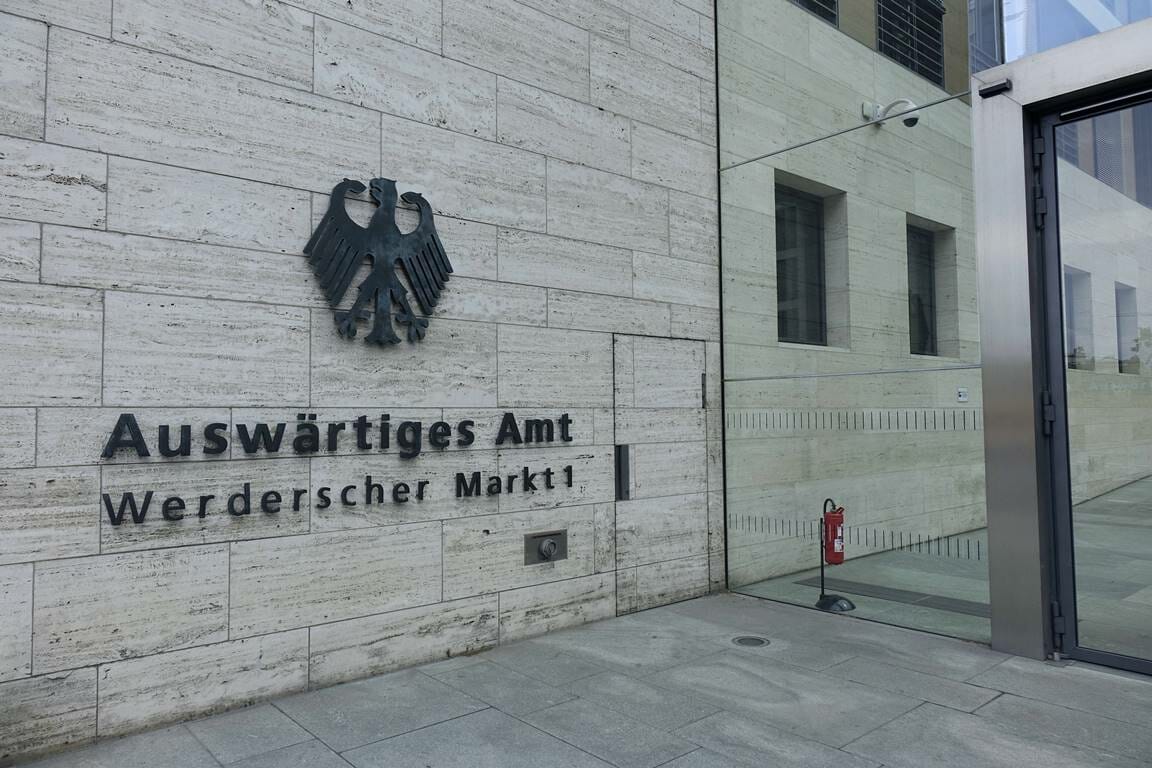 Das Auswärtige Amt bestätigt bis dato geheime Gespräche mit den Taliban. (© imago images/Steinach)