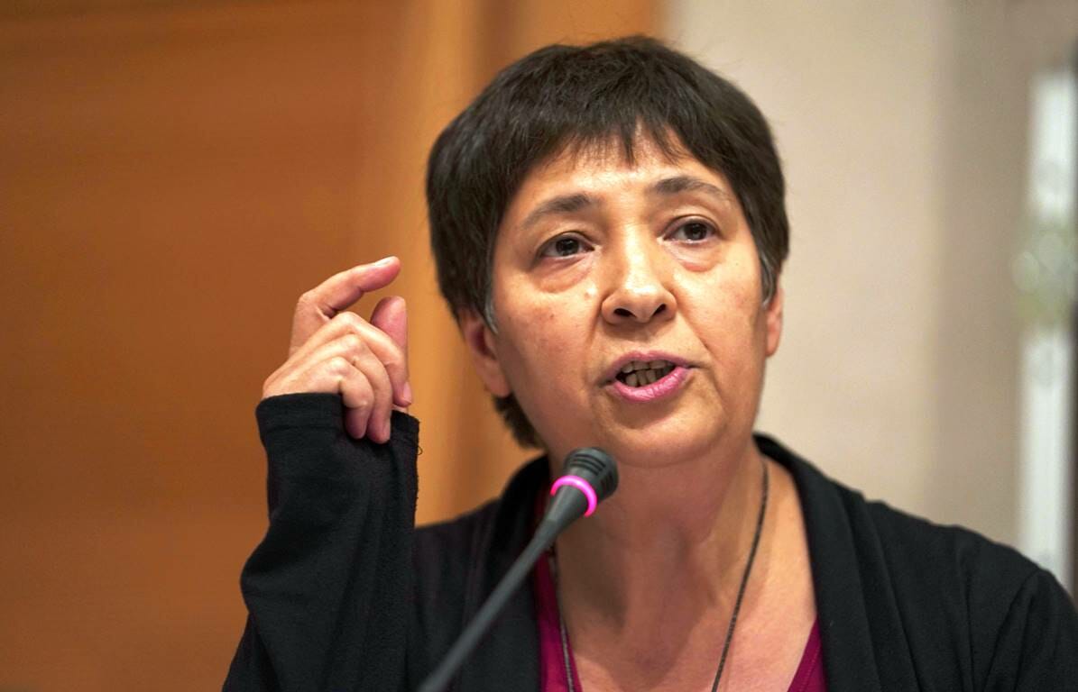 Seyran Ateş plädiert dafür, weiterhin die Bezeichnung „Ehrenmord“ zu verwenden, anstatt allgemein von „Femizid“ zu sprechen. (© imago images/Gerhard Leber)
