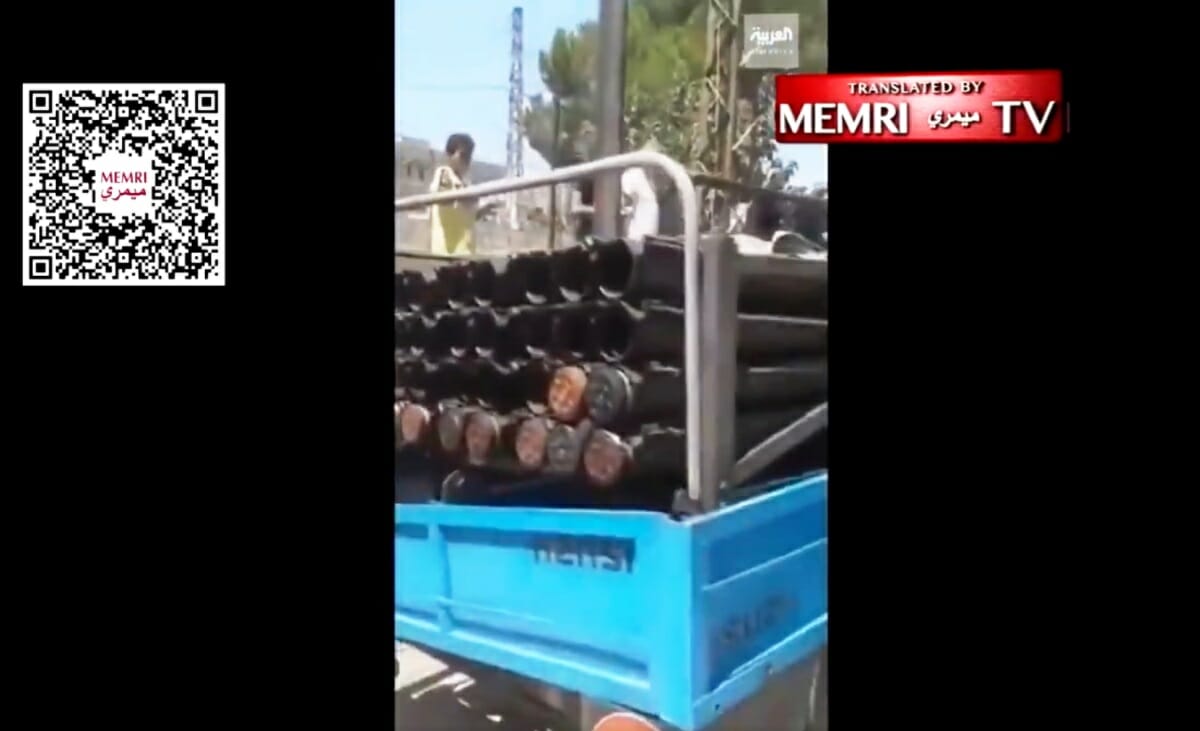 Bewohner eines drusischen Dorfes stellen sich Terroristen der Hisbollah in den Weg. (Quelle: MEMRI TV/Twitter)