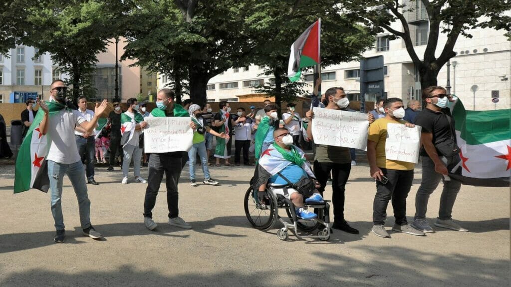 Demonstranten in Daraa fordern ein Ende der Kämpfe in Daraa