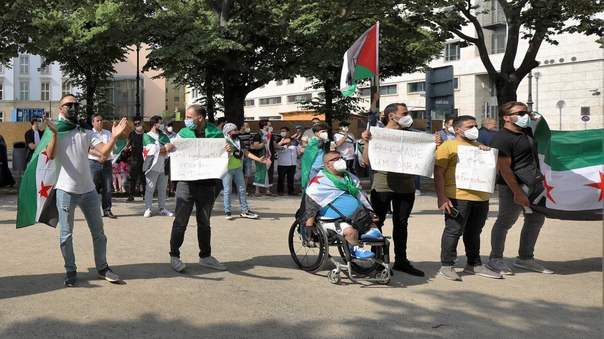 Demonstranten in Daraa fordern ein Ende der Kämpfe in Daraa