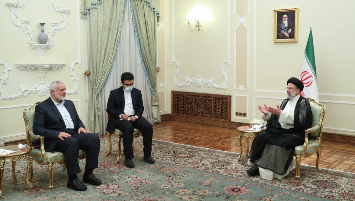 Hamas-Führer Haniyeh bei seinem Antrittsbesuch beim neuen iranischen Präsidenten Raisi