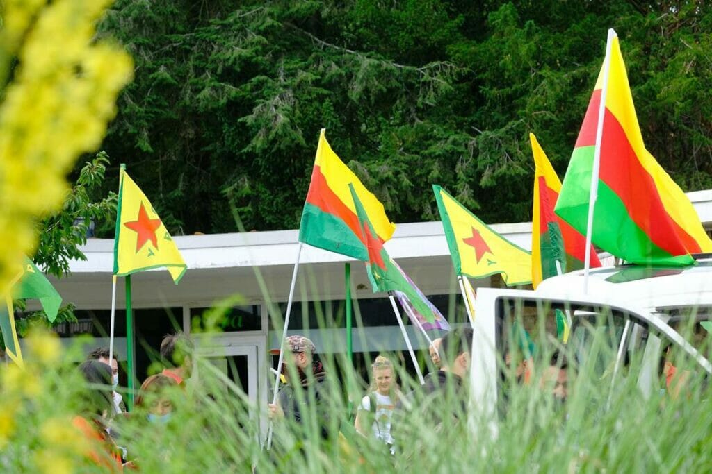 Demonstration gegen die türkische Kriegspolitik gegen die Kurden in Syrien. (© imago images/Hartenfelser)
