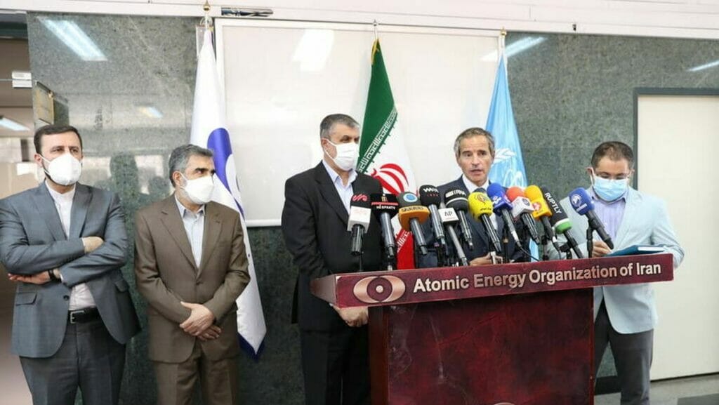 IAEO Chef Grossi (ohne Maske) in Teheran
