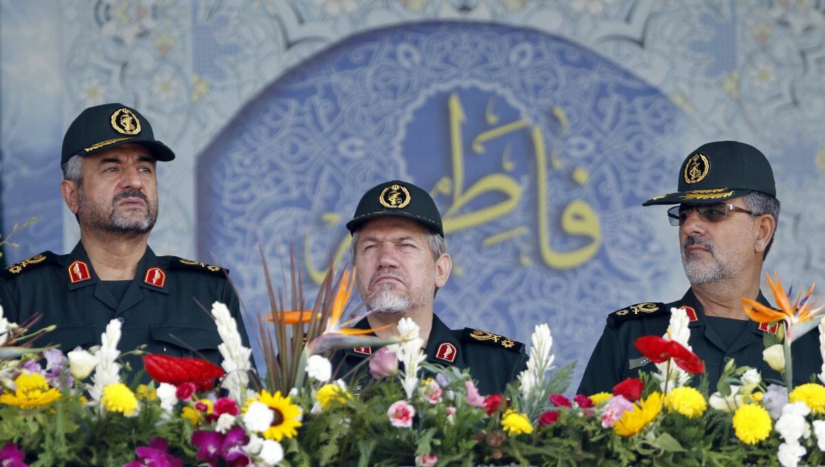 Der Kommandeur der Bodentruppen der iranischen Revolutionsgarden, Mohammed Pakpour (re.)