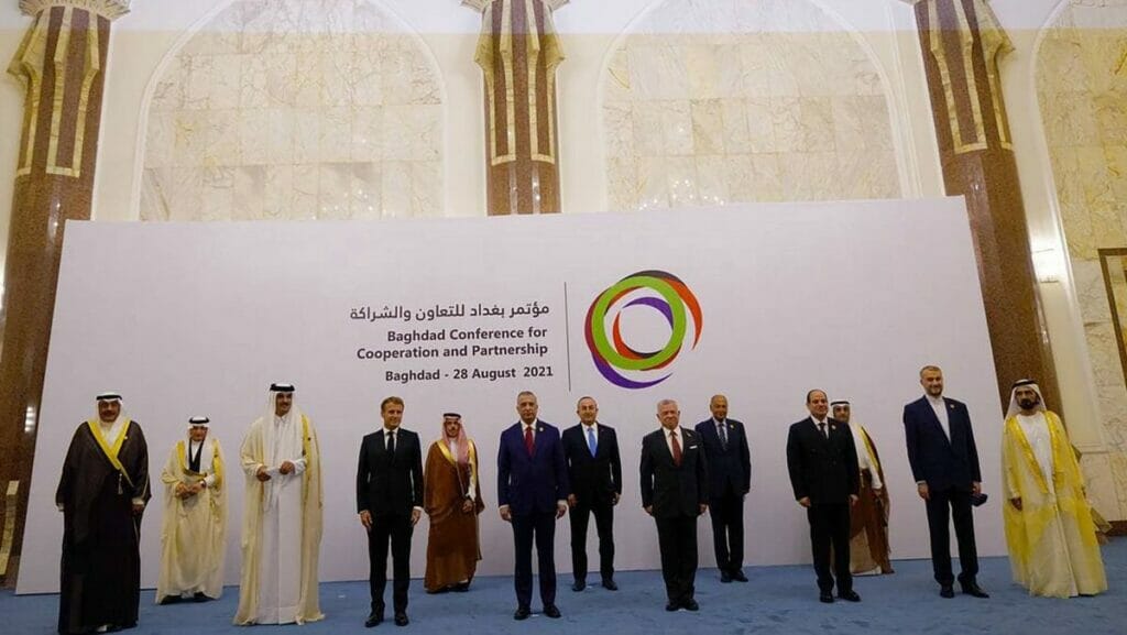 Bruch des Protokolls: Irans Außenminister Hussein Amir Abdullahian drängte sich in erste Reihe