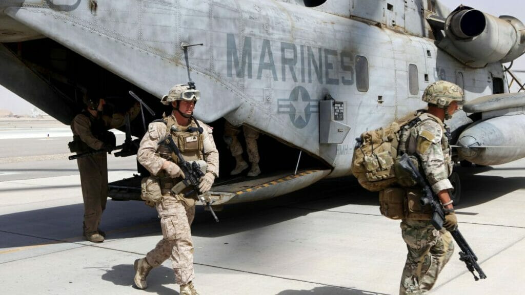 Veteranen der US-Marines Veteranen versuchen, ehemalige afghanische Kameraden in Sicherheit zu bringen