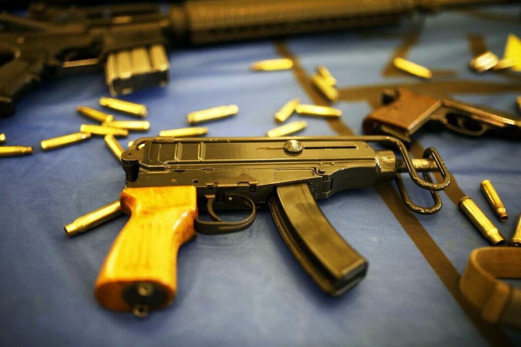 Bis zu 400.000 illegale Schusswaffen kursieren in Israel, der Großteil unter israelischen Arabern. (© imago images/Stefan Zeitz)