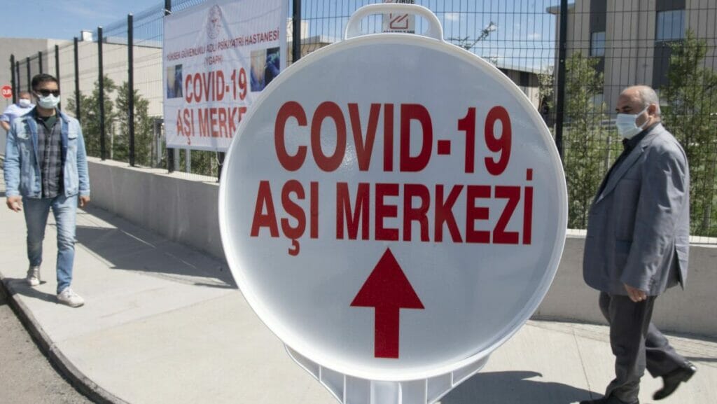 Dislng sind rund 66{a7b8b9982d1bbdc5e1caab033d30320c7a19bdb9cd0371a3252625f5cda85985} der Türken gegen Corona geimpft