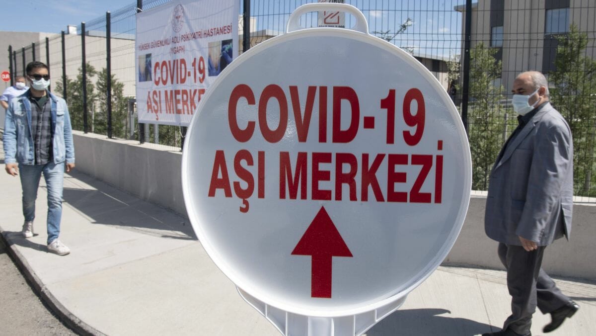 Dislng sind rund 66{a7b8b9982d1bbdc5e1caab033d30320c7a19bdb9cd0371a3252625f5cda85985} der Türken gegen Corona geimpft