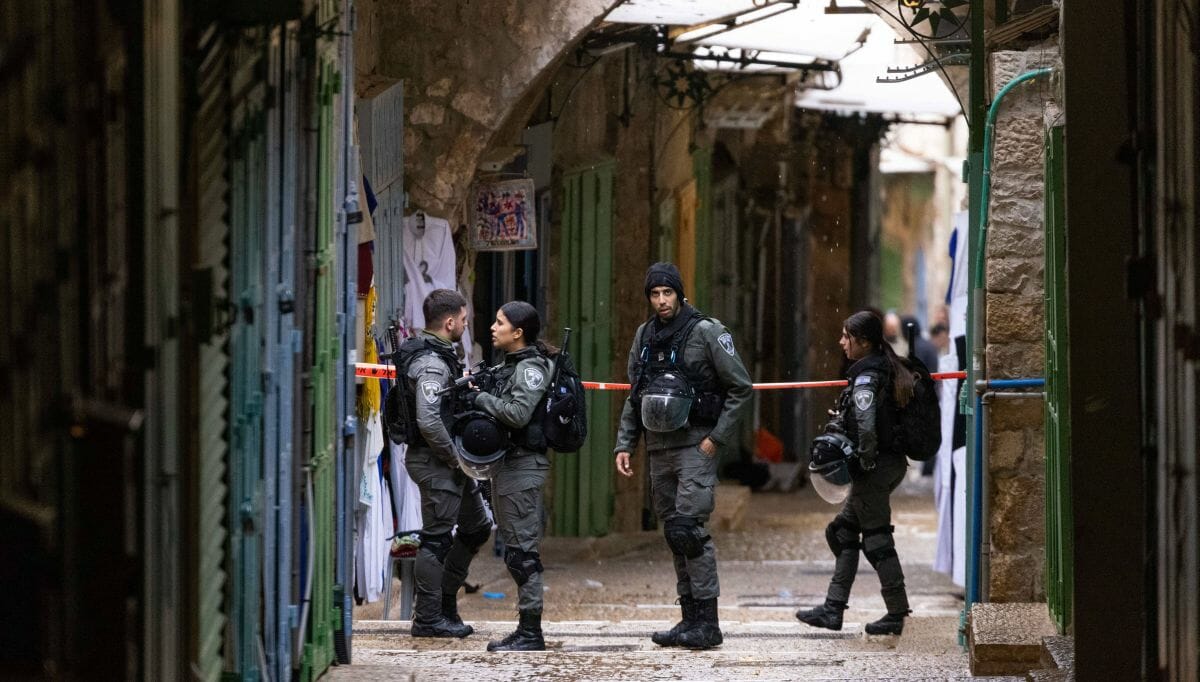 Israelische Sicherheitskräfte nach dem Terroranschlag in der Altstadt von Jerusalem