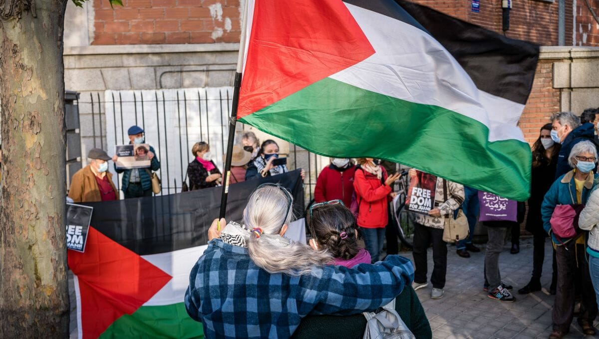 Demonstration für Juana Ruiz Rishwami vor der israelischen Botschaft in Madrid