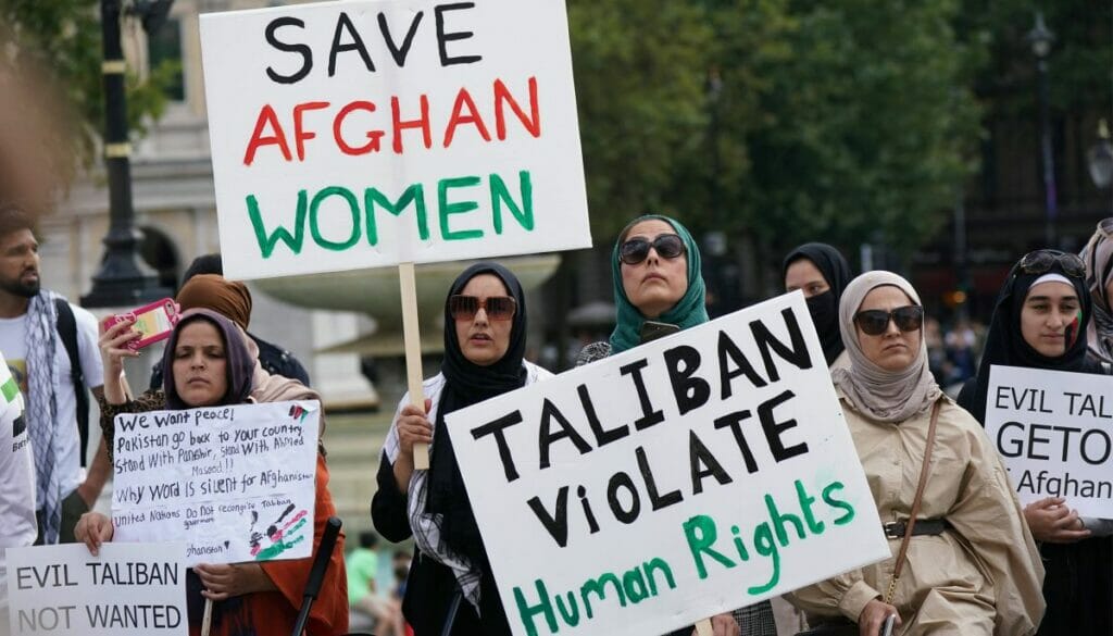 London: Demonstration afghanischer Frauen gegen die Taliban