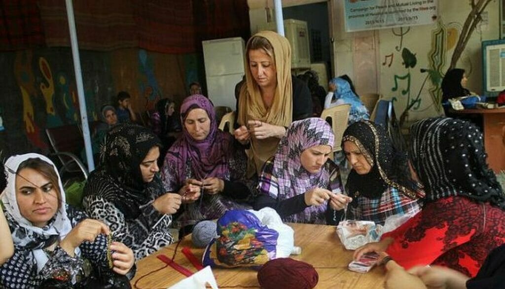 Frauen aus Anbar bei einem Nähprojekt in Kurdistan.