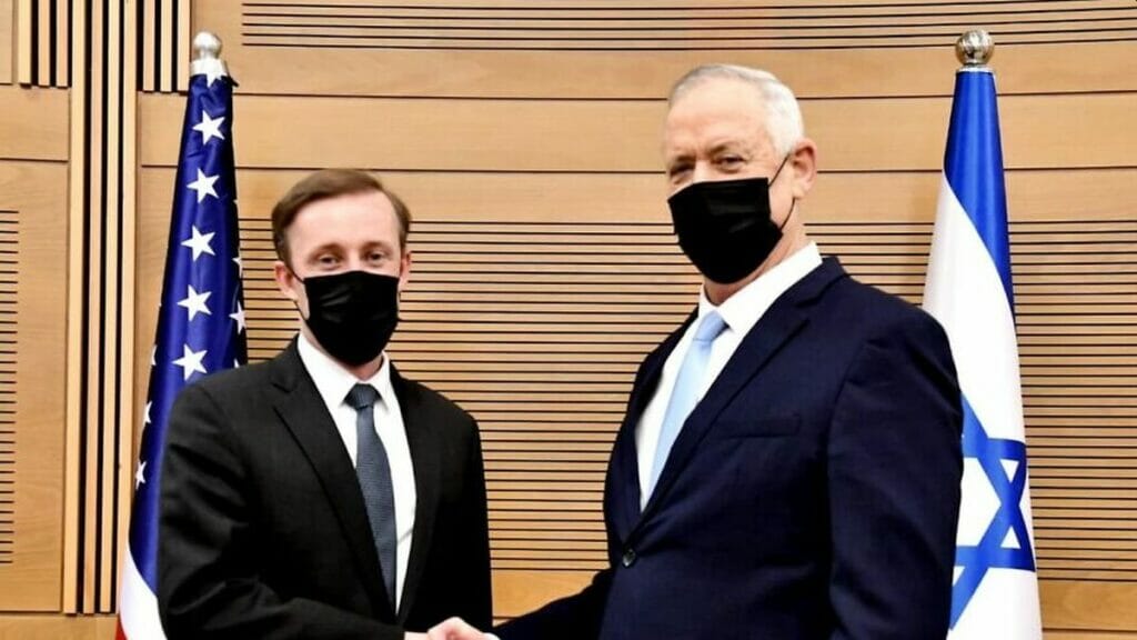 Israels Verteidigungsminister Benny Gantz bei seinem Treffen mit dem Nationalen Sicherheitsberater der USA Jake Sullivan
