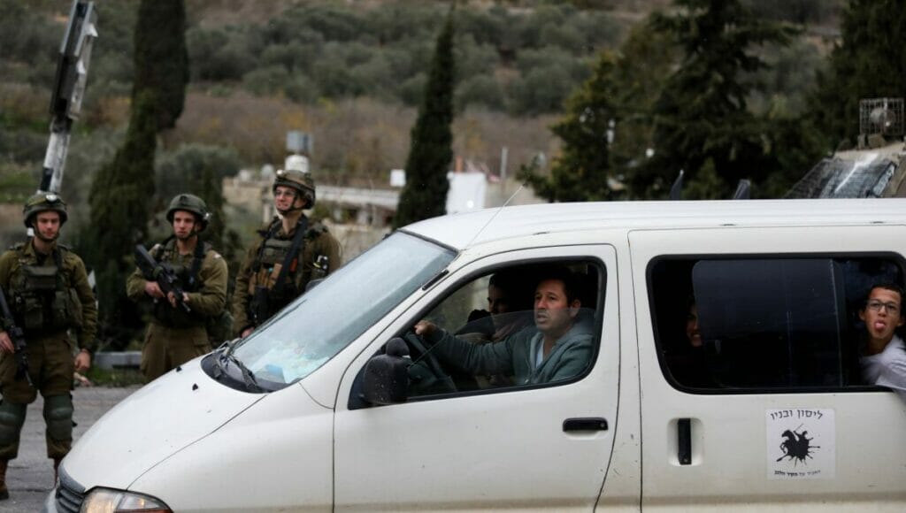 Israelische Sicherheitskräfte reißen Häuser im illegalen Siedlungsaußenposten Homesh ab