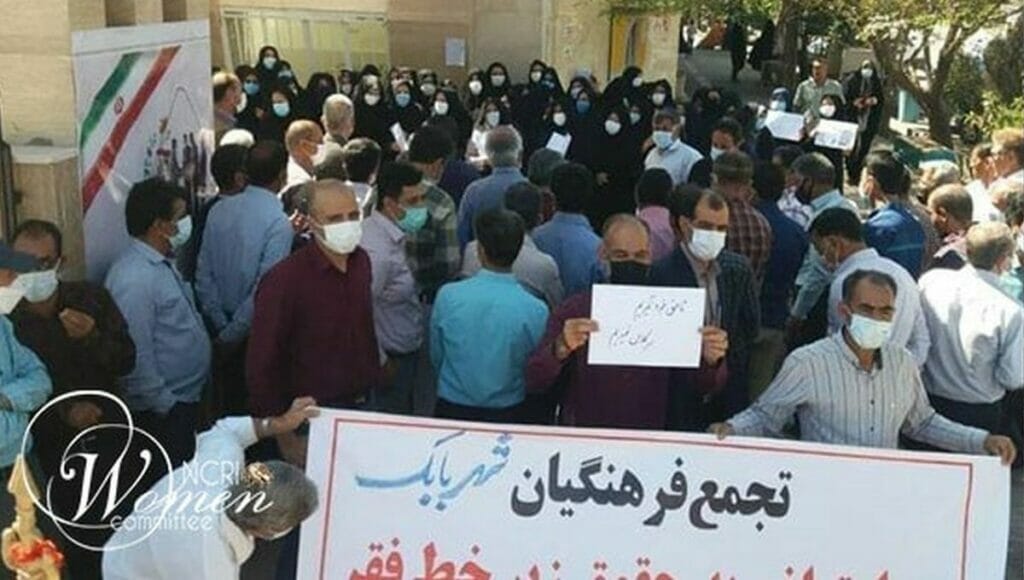 Iranische Leher prostetieren gegen die schlechten Lebensbedingungen